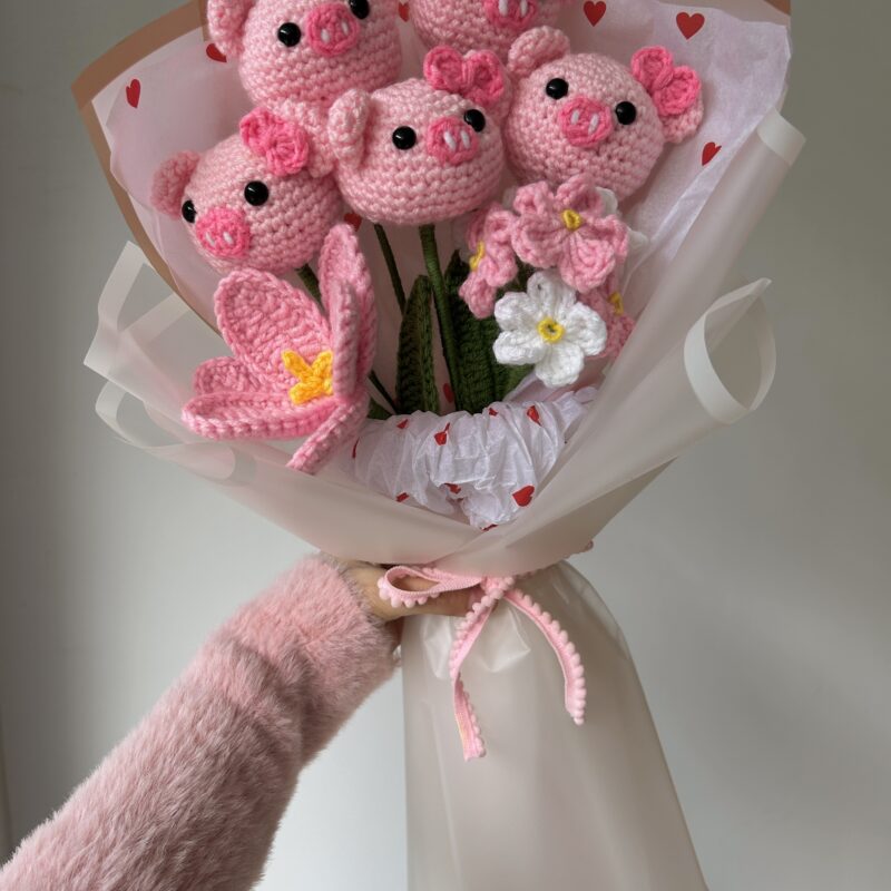 Crochet Piggy Bouquet – Whimsical Gift for Loved One